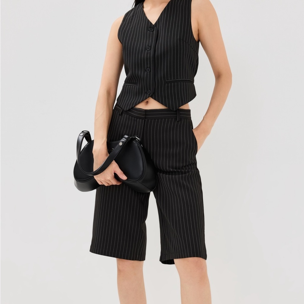 NEW Lioness pinstripe suit shorts, perfect for an on-trend office look